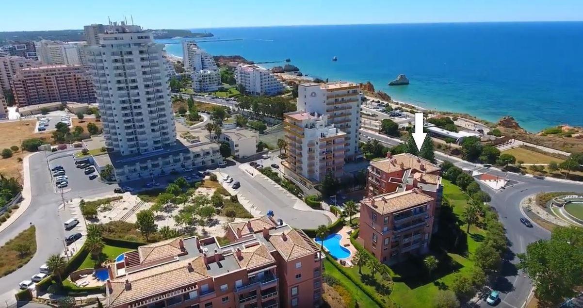 Beachfront Seaview Litoralmar Apt, Fast Wifi, Airco, Pool, Private Parking Portimao Bagian luar foto